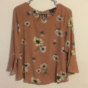 Stylish blouse from Azkara. In great condition.